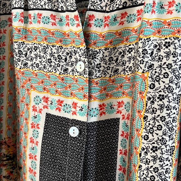 Figueroa & Flower Colorful Patterned Button-Up Blouse - Picture 3 of 6
